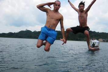 jump in lake Petén-Itzá
